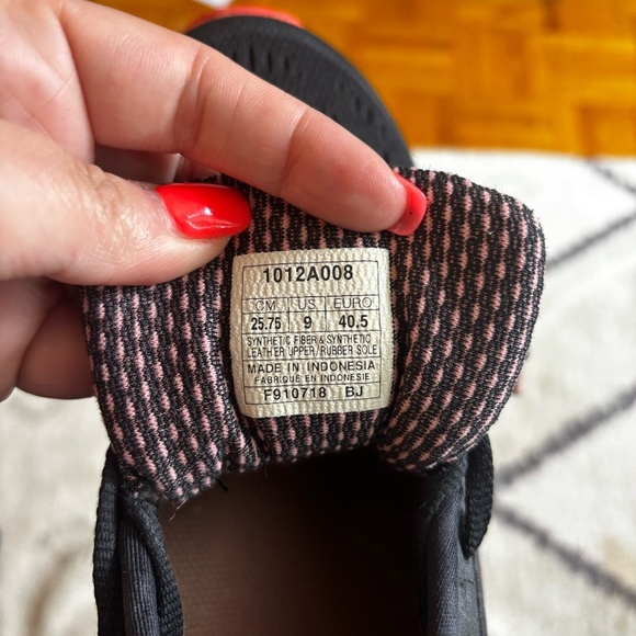 black and orange Asics worn once - Picture 6 of 7